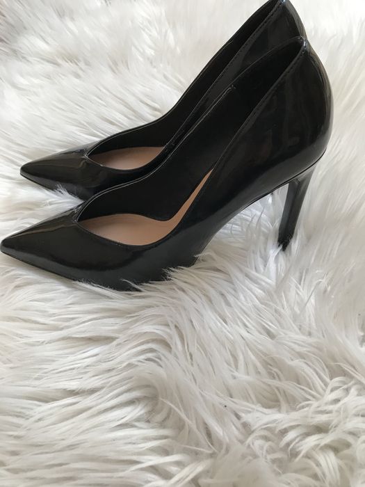Szpilki lakierowane czarne - ZARA