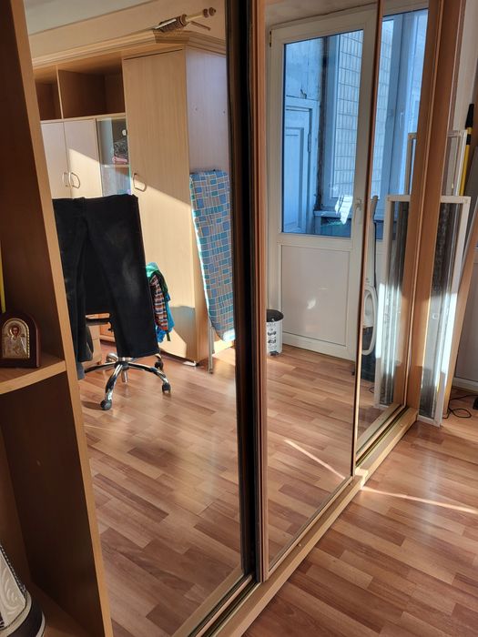 Шкаф для верхней одежды,  обуви  и шкаф-купе в хорошем состоянии