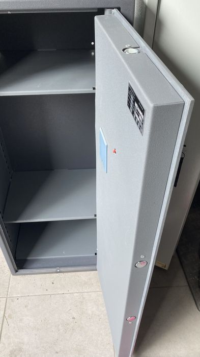 Сейф офисный Safetronics