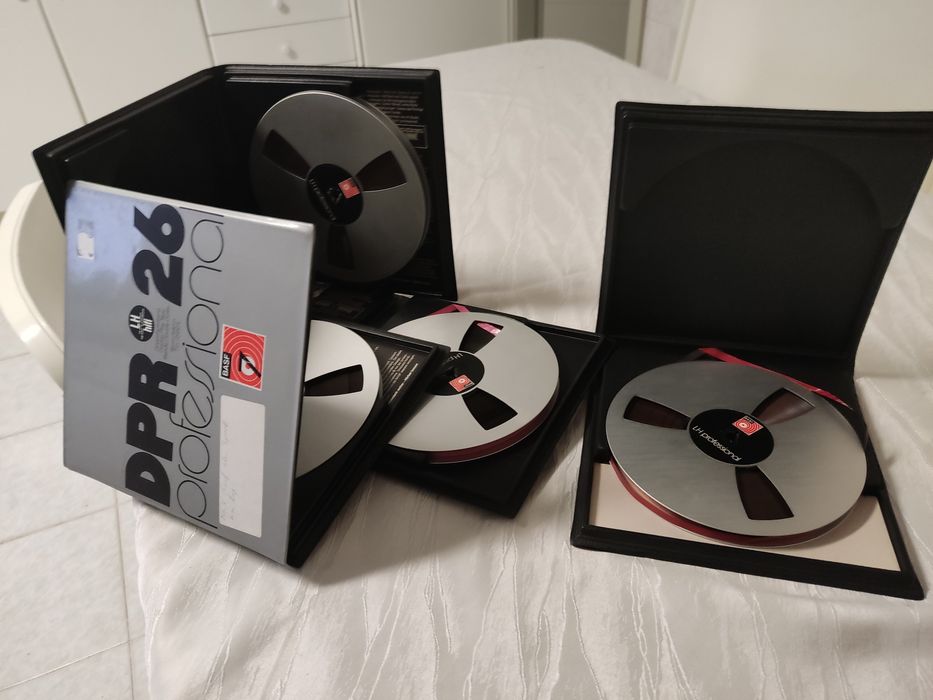 4 Bobines de alumínio BASF, com fita gravada - 18 cms.