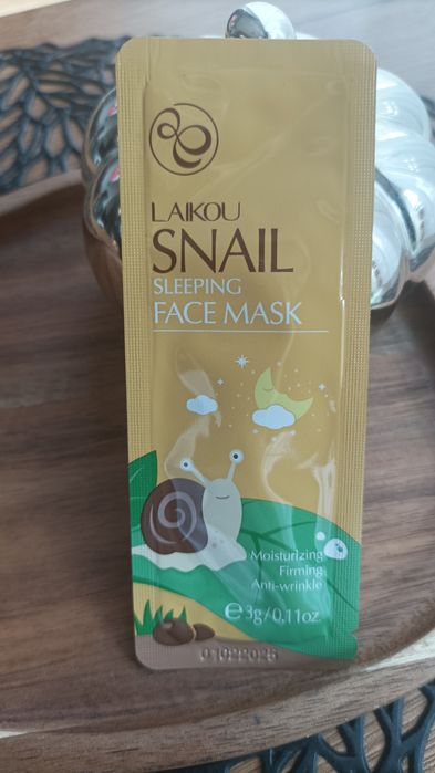 Zestaw kosmetyków, krem do rąk, maski do twarzy i ust, balsam do ust,