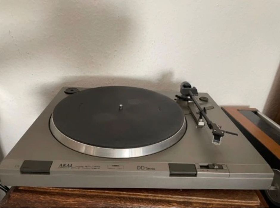 Gramofon AKAI AP-D210