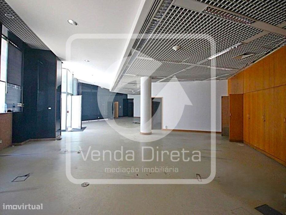 Loja com 420 m² no Centro de Santarém. IMÓVEL DA BANCA