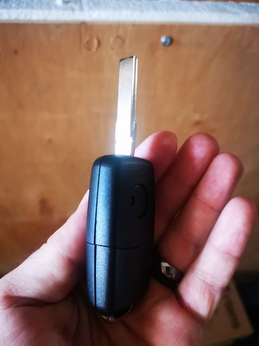 Comando com chave retráctil.