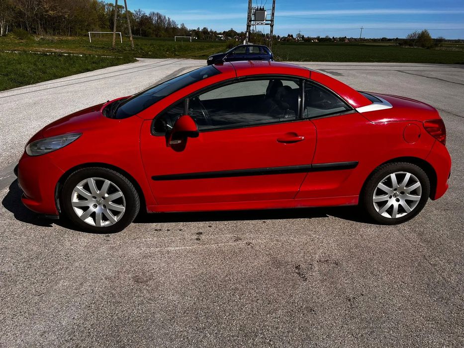 Peugeot 207 CC Sprzedam Peugeota 207 CC – sprawny dach, dwa komplety kół!