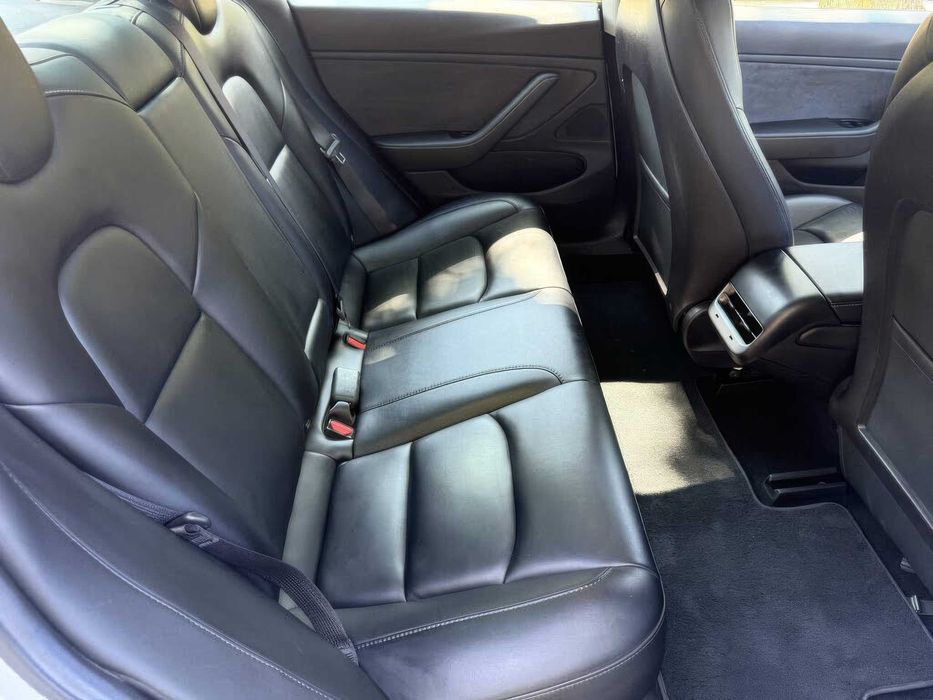 Tesla Model 3 Long Range      2019