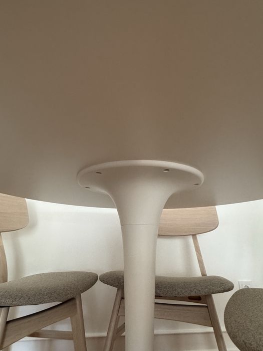 IKEA Round Table64740119637378123