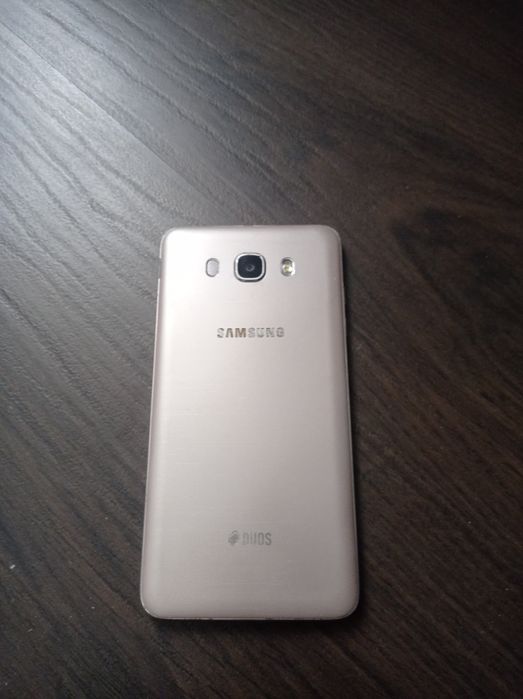 Самсунг. J7 2016