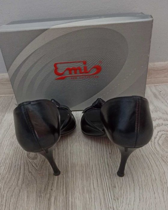 Buty na obcasie Emis