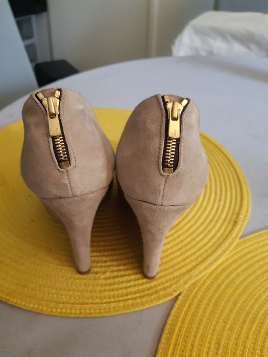 Nowe, półbuty, beż. Gino Rossi. 36 F