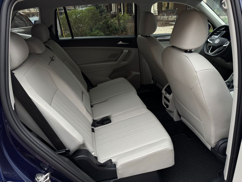 7місць, Шкіра, Електро привід багажника, Матрична оптика