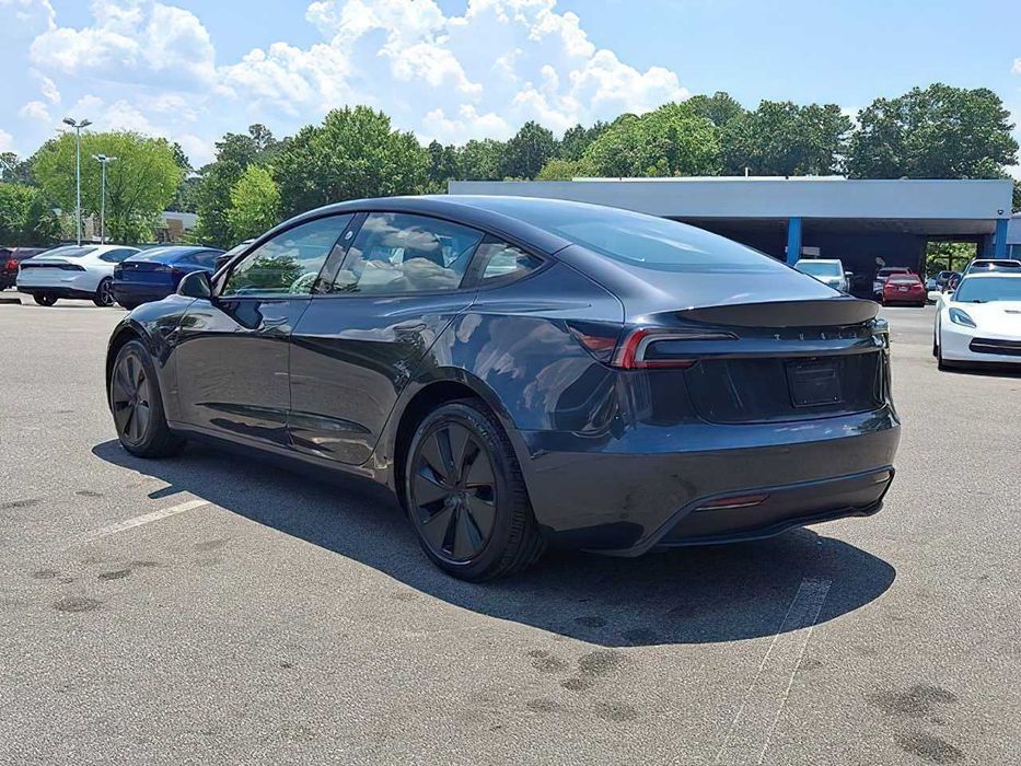 Tesla Model 3 Long Range      2025