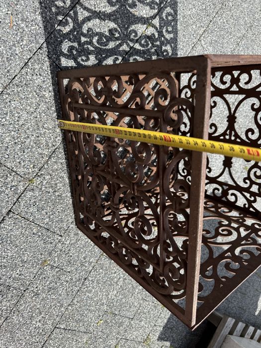 Żeliwna ażurowa skrzynka oslonka 35/35 cm