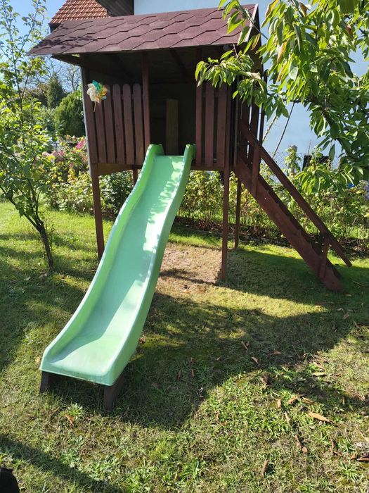 Domek ogrodowy dla dzieci ze zjeżdżalnią