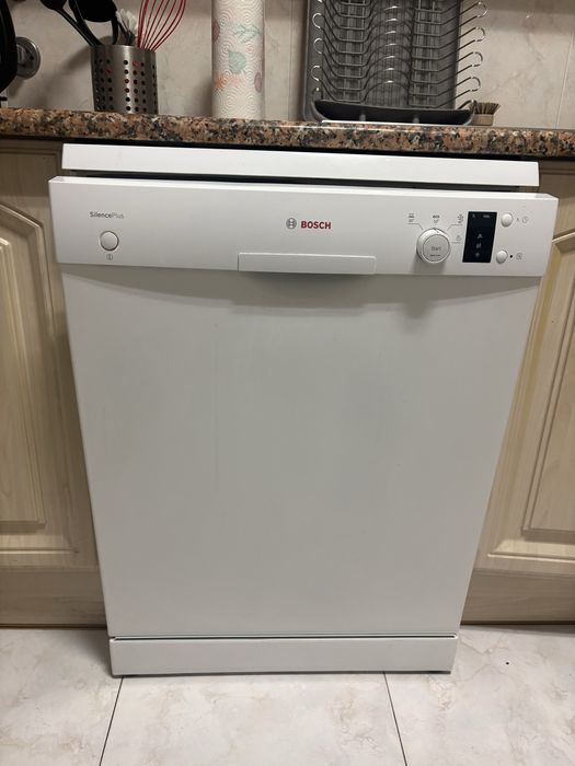 Maquina de lavar loiças Bosh semi-nova