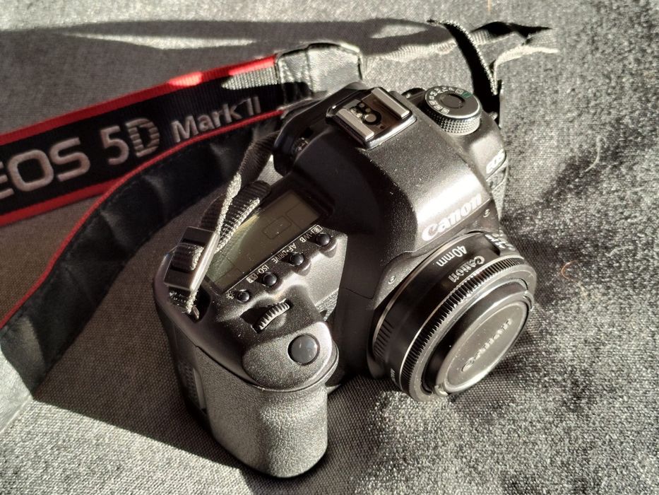 Canon 5d mkII , ladowarka, 3 baterie .