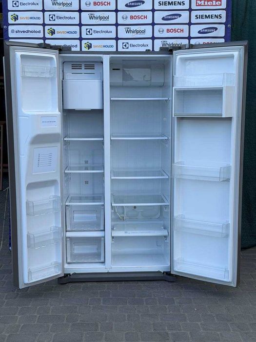 холодильник б/в Side by Side на двоє дверей Electrolux 180/90/70 Металік No Frost #06804