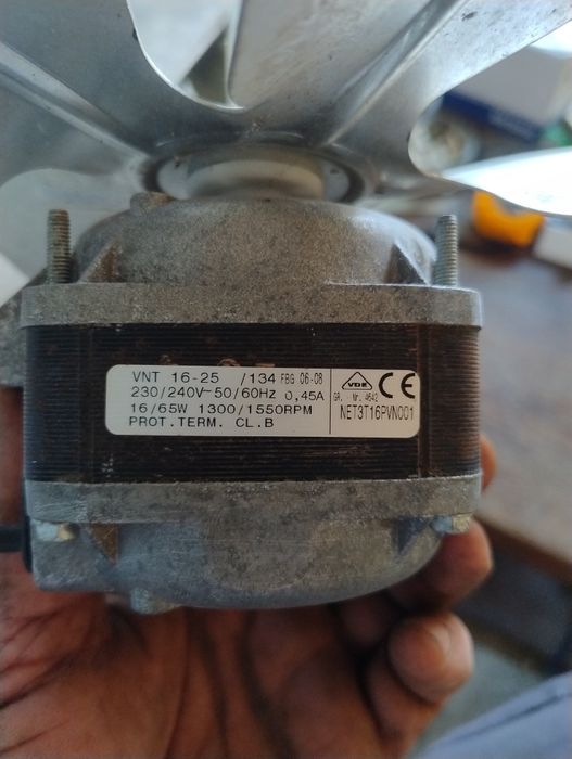 Двигун охолодження холодильник
