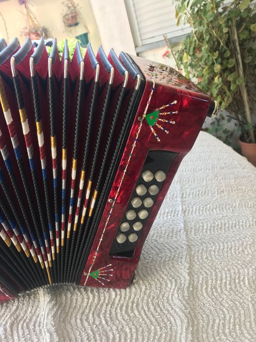 Vendo concertina artesanal em Bronze em FA LA RE.