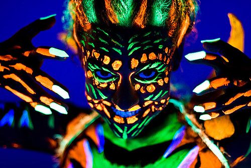 Kredki do twarzy ciała NEON UV buzi szminka 6szt