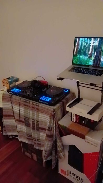 Equipamento de Dj completo Mesa, colunas, cabos, Microfone, Fones de escuta etc...
