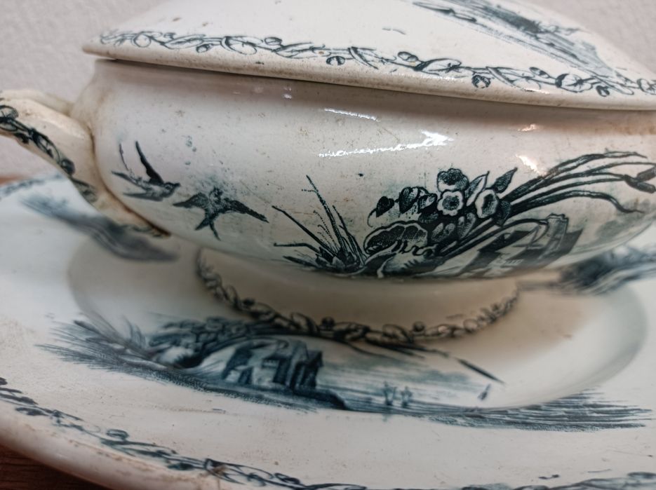 Terrina com prato redondo