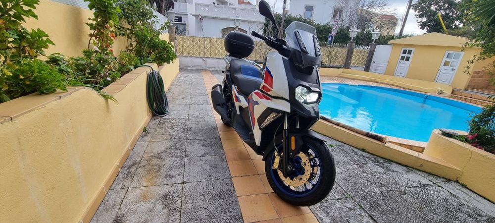 BMW C400X Sport Branca e Azul