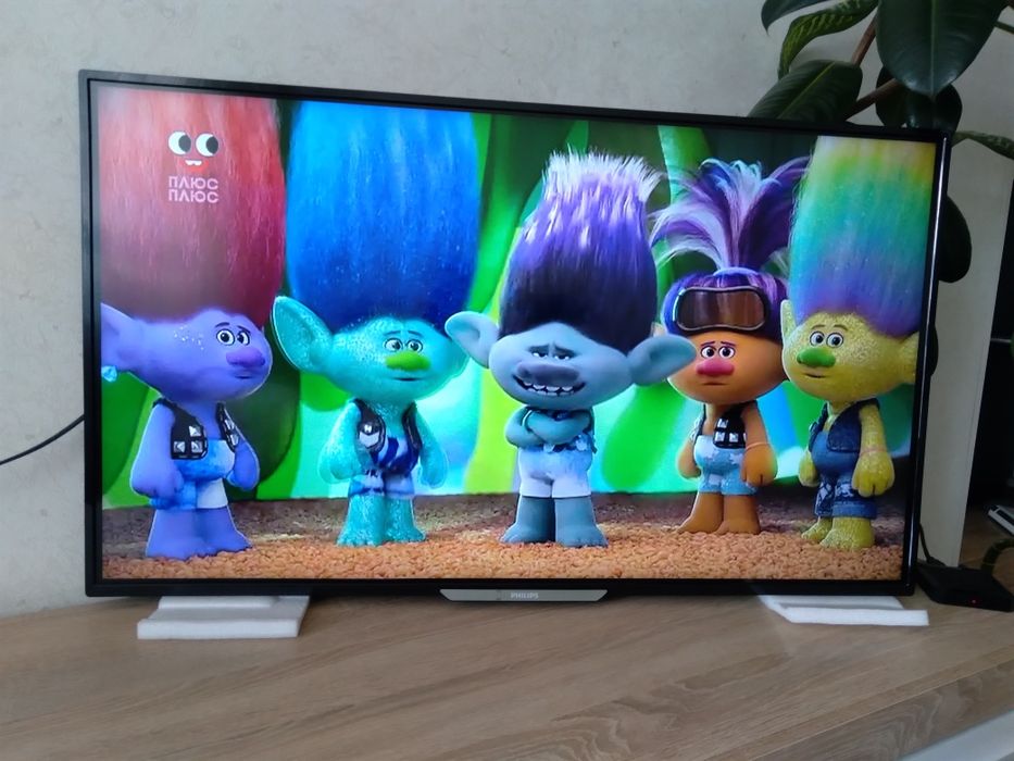 Гарний Smart TV. Philips 40"Full HD. T2. Wi-Fi.