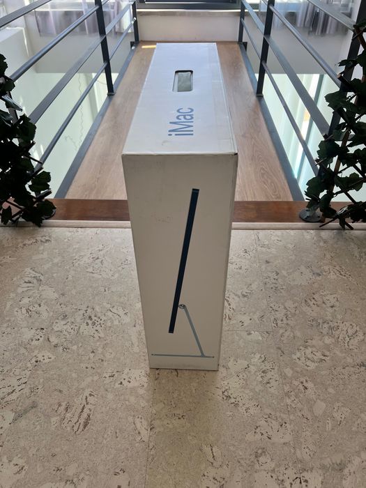 iMac 24” M1 – 8-core CPU / 8-core GPU – 8GB RAM / 256GB SSD