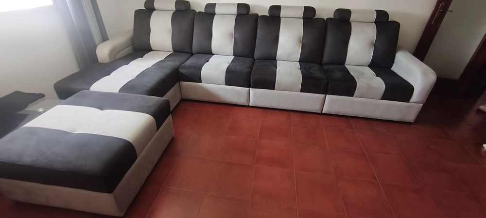 Sofá com chaise longue + puff