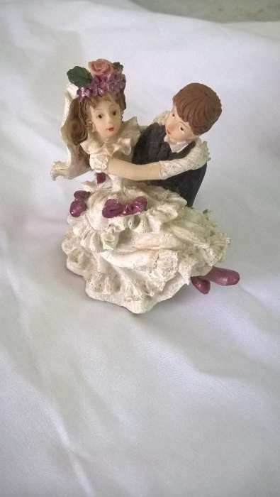 Noivos em louça (portes incluídos em correio verde)