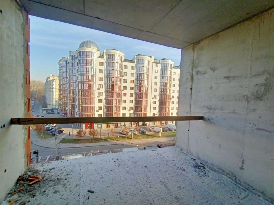 3 кімнатна квартира на Хоткевича - новобудова. Розтермінування