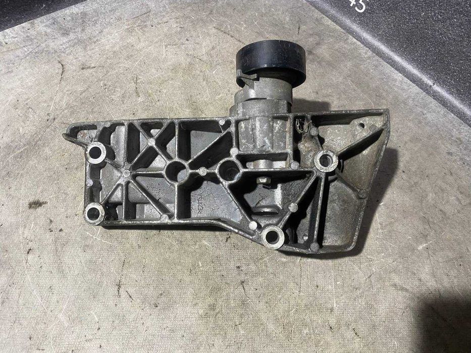 Кронштейн генератора лапа навісного обладнання ролик VW Golf 4 5 Polo Skoda Octavia Tour Fabia Seat Leon 1.4 16V  036145169G