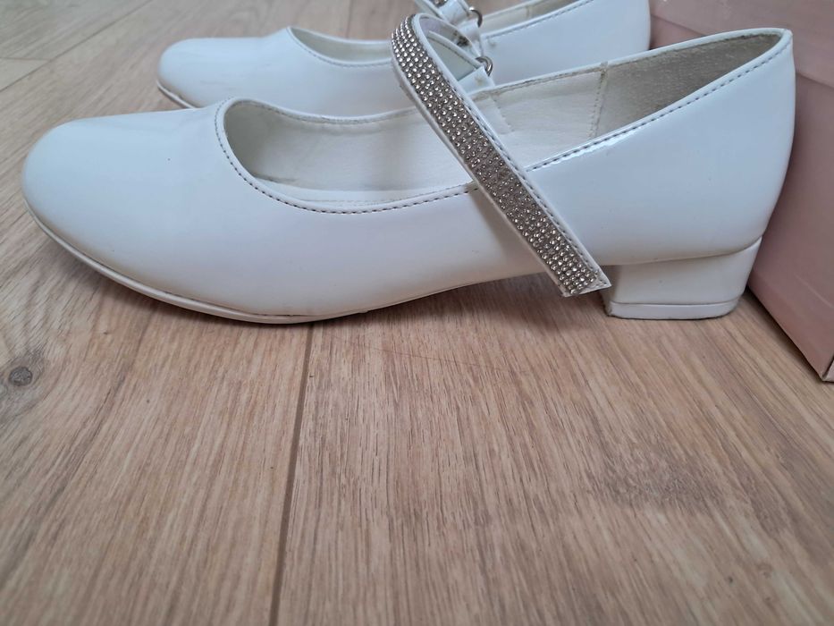 Buty białe obcas r 37