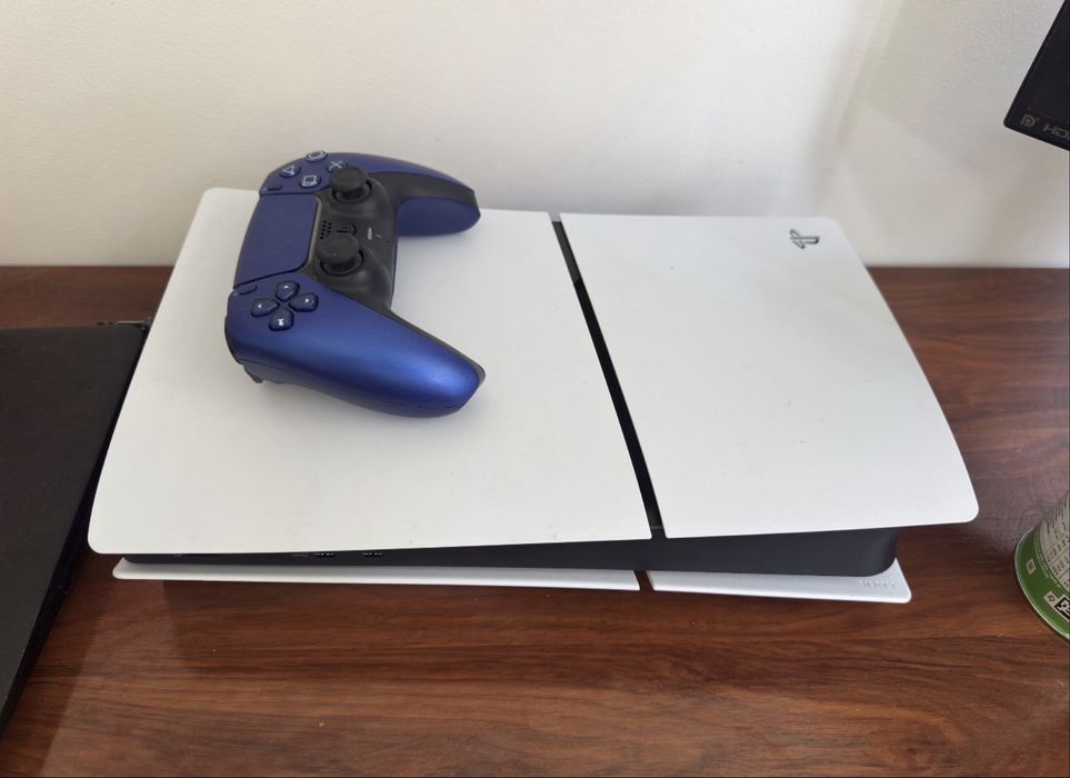 Playstation 5 Slim cd 1tb + 2 comandos