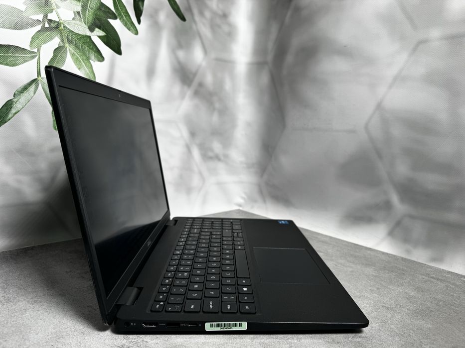 Ноутбук Dell Latitude 3520 / i5-1135G7 / 8GB / 256GB SSD / 15.6" Full HD IPS