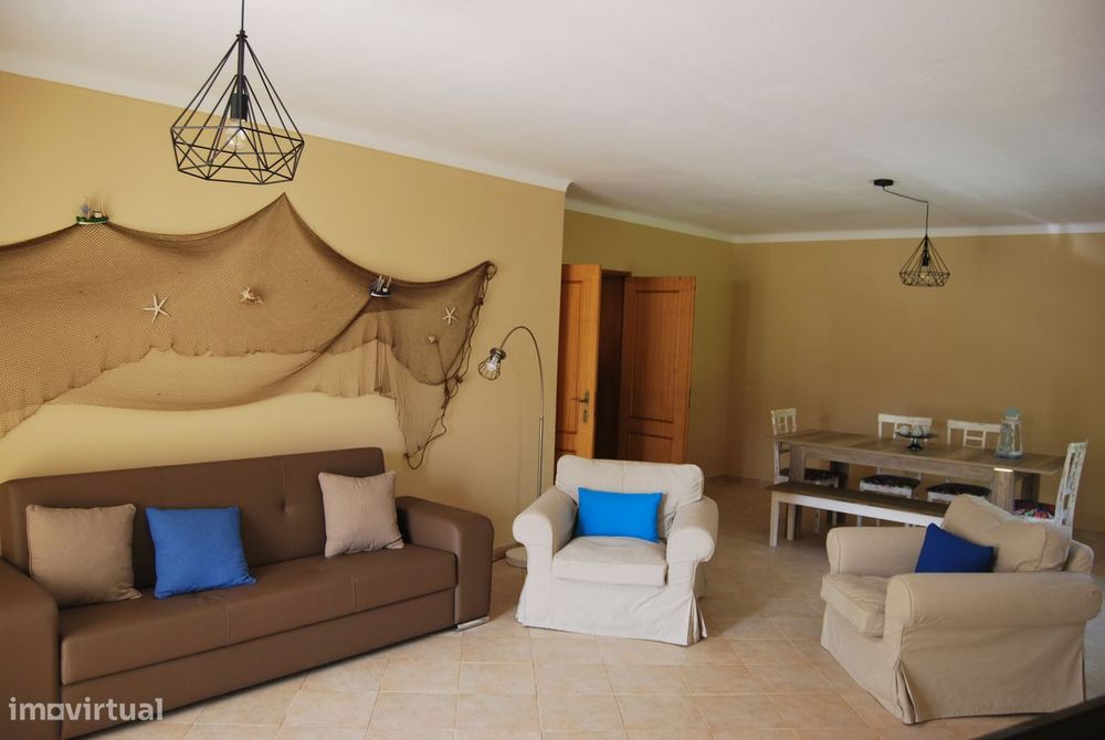 Apartamento T2 mobilado para arrendamento de curta duração em Alvor.
