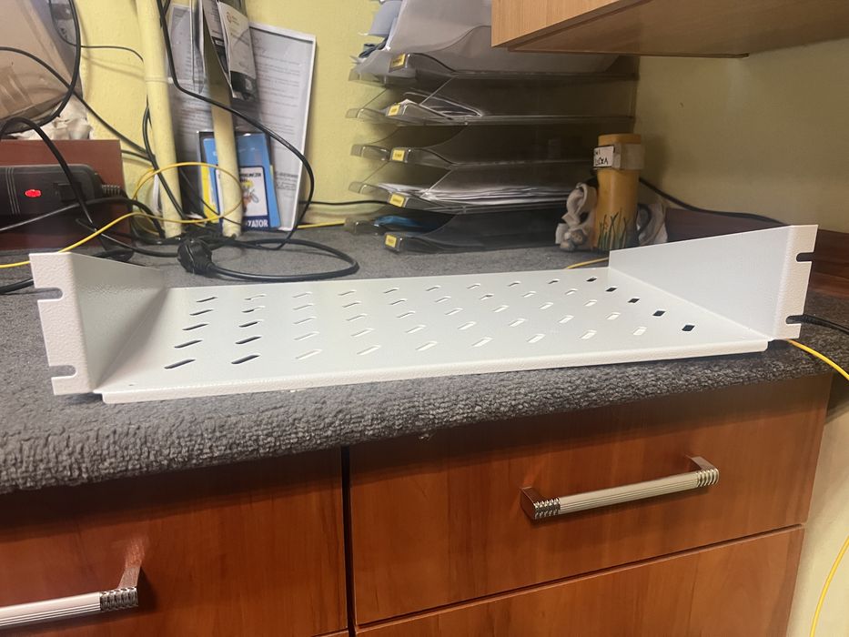 Półka stała do szafy rack 1U 19” 250mm szara