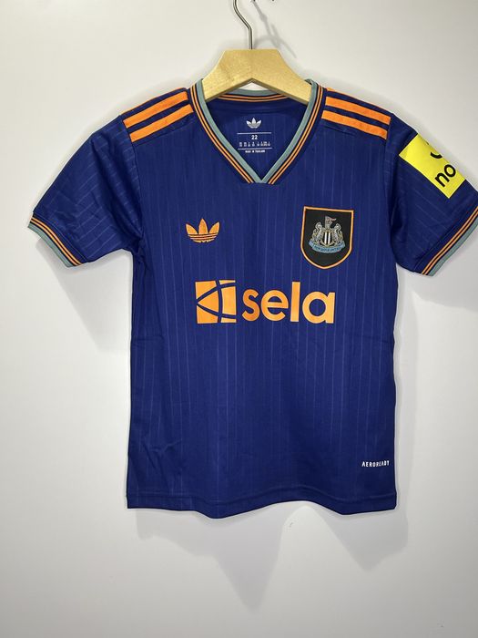 Komplet Piłkarski Newcastle United – Koszulka + Spodenki (Nowy)