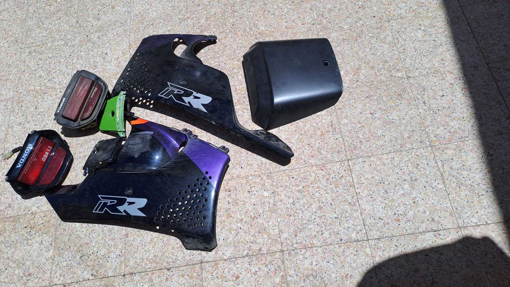 CBRs 600F2, 900Rr e GSXR 750/1100 oleo material diverso