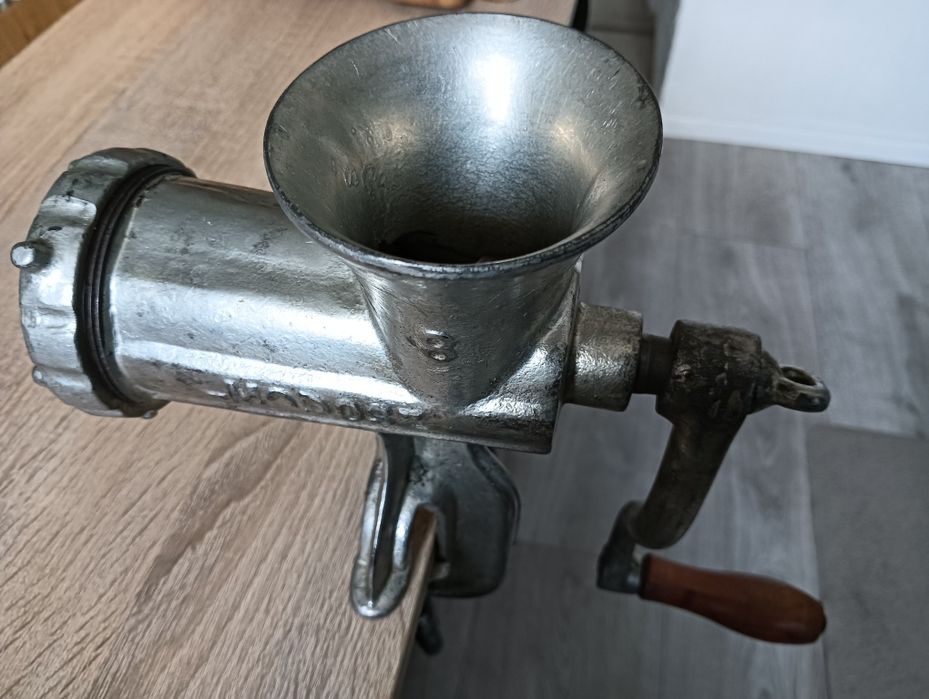 Maszynka do mielenia mięsa "MODOS 8" - kolekcja PRL