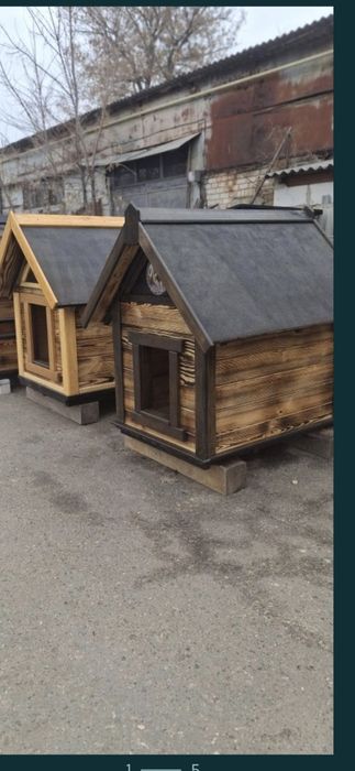 Деревянная будка для средних собак.