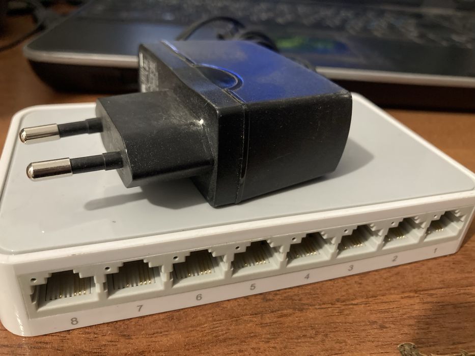 Комутатор tp-link tl-sf1008d бу