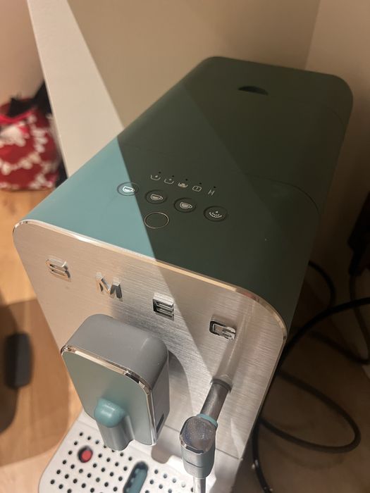 -50% SMEG Máquina de café automática com cappuccinador