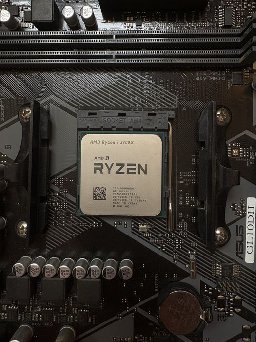 Продам процессор Ryzen 7  3700x