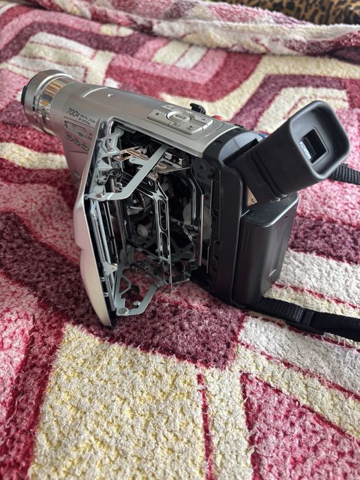 Відеокамера Panasonic NV-RZ17 (VHS-C) + сумка и зарядка