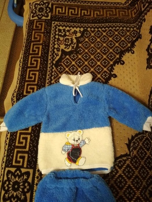 Тёплый двусторонний детский костюмчик.