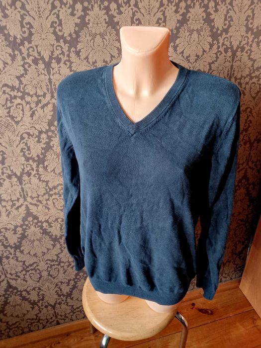 Granatowy sweter męski