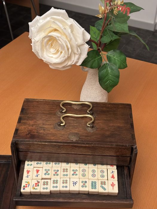Caixa de madeira de Mahjong.
