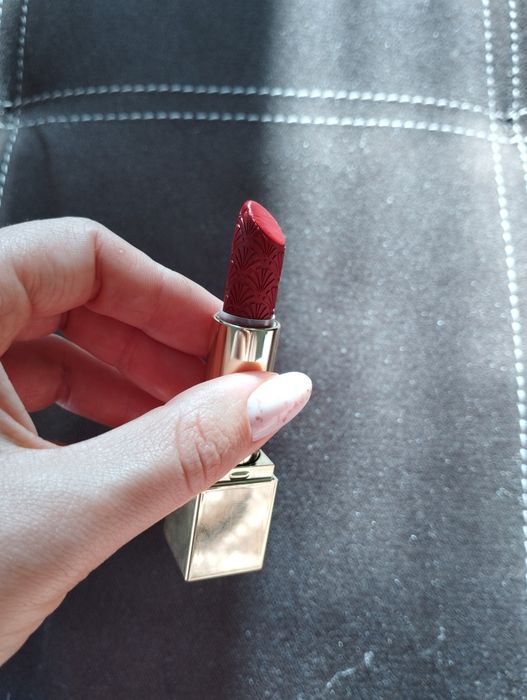 Помада Estee Lauder